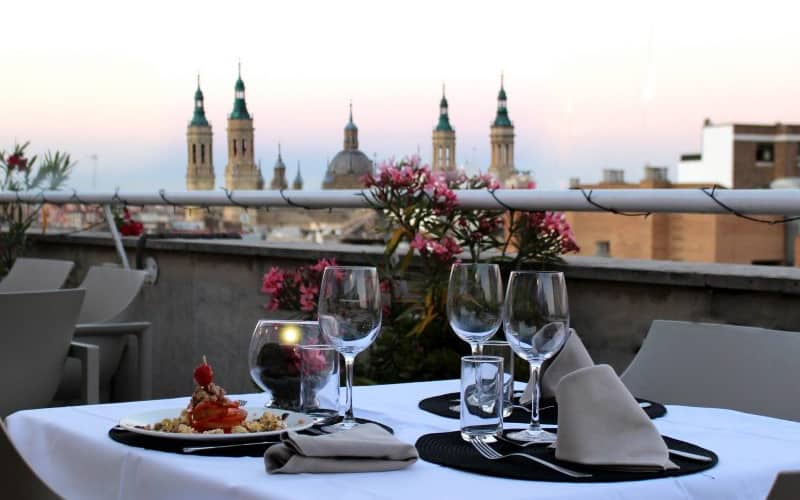 vistas del restaurante con terraza en zaragoza
